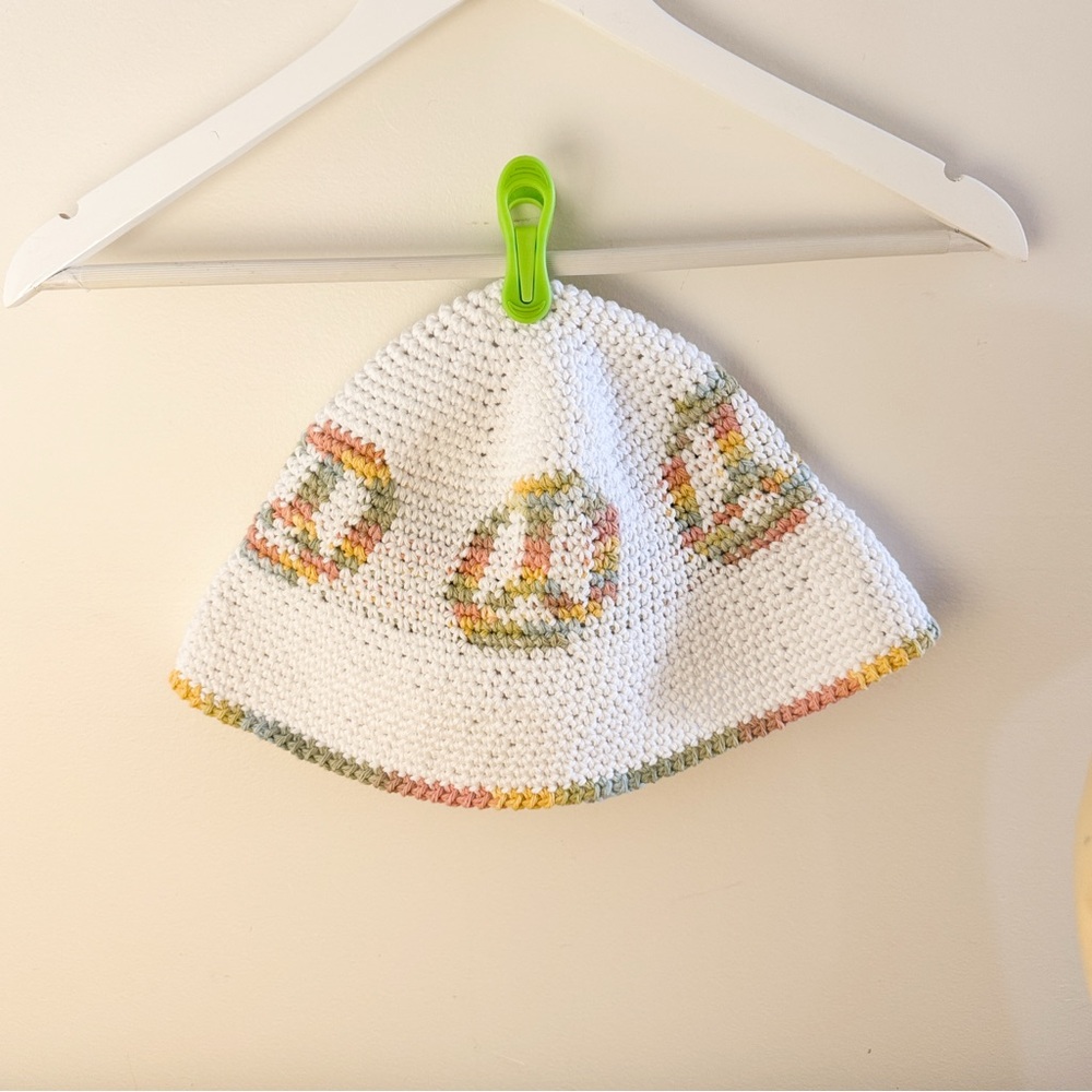 Cotton bucket hat ‘Bucket Full of Peace’